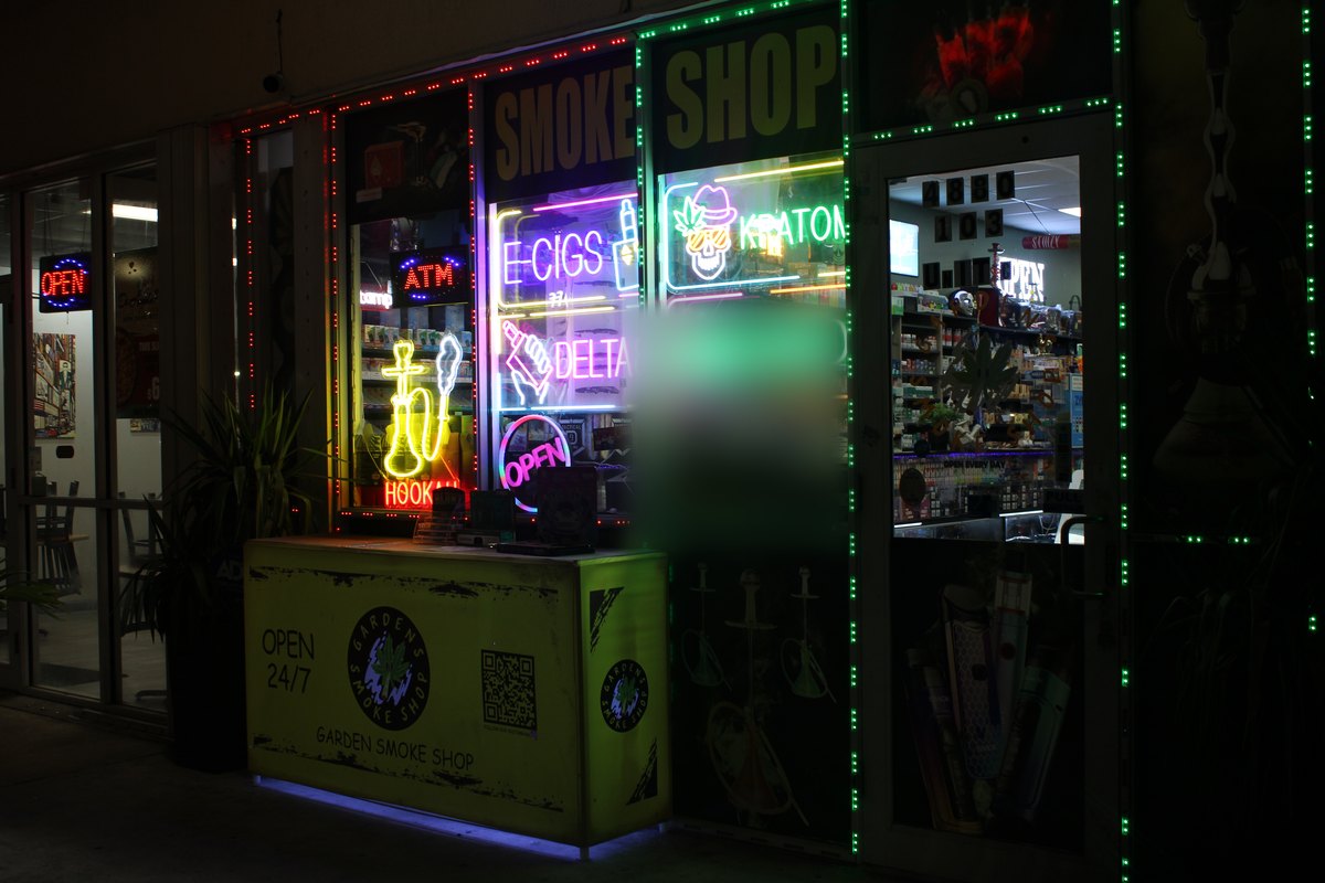 Gardens Smoke Shop interior photo 3