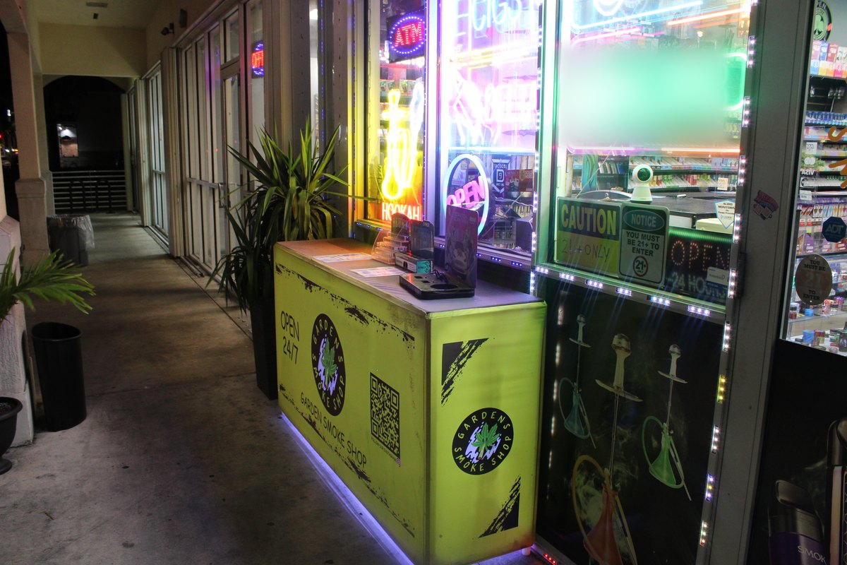 Gardens Smoke Shop interior photo 4