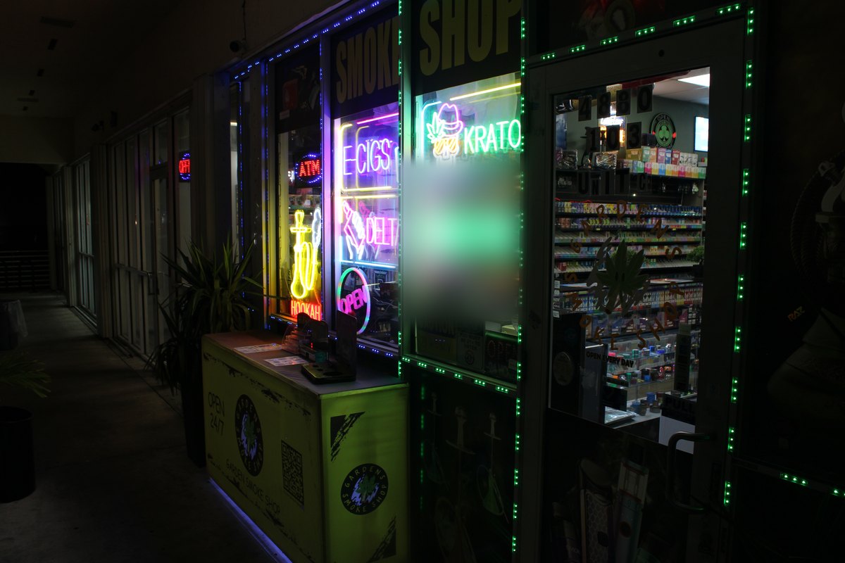 Gardens Smoke Shop interior photo 6