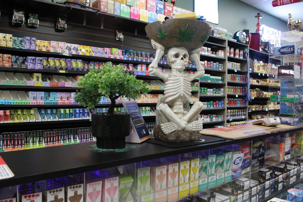 Gardens Smoke Shop interior photo 17