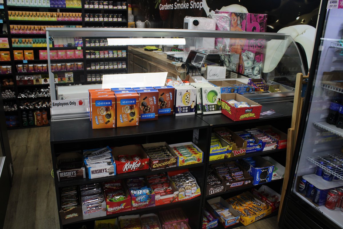 Gardens Smoke Shop interior photo 23