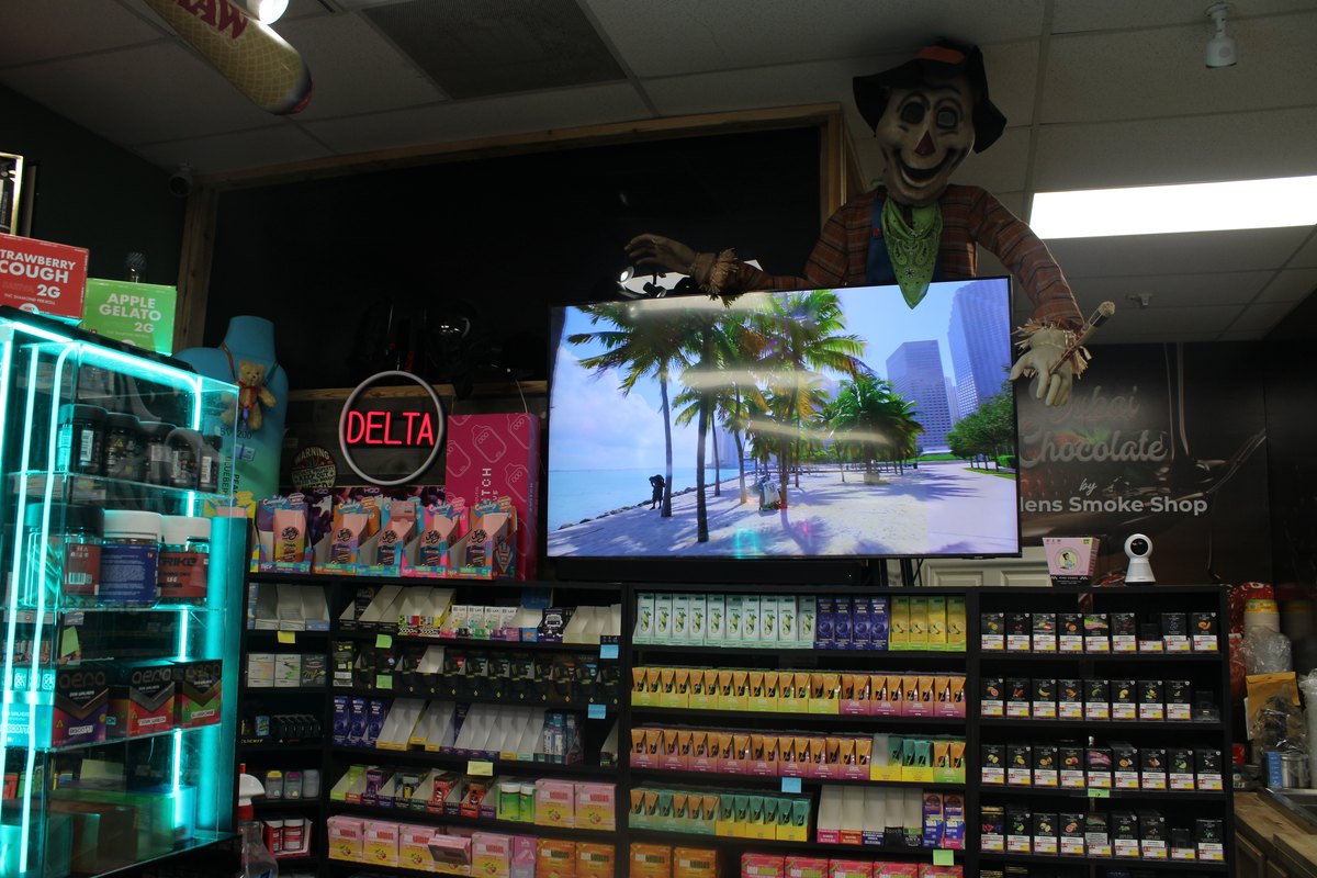 Gardens Smoke Shop interior photo 25