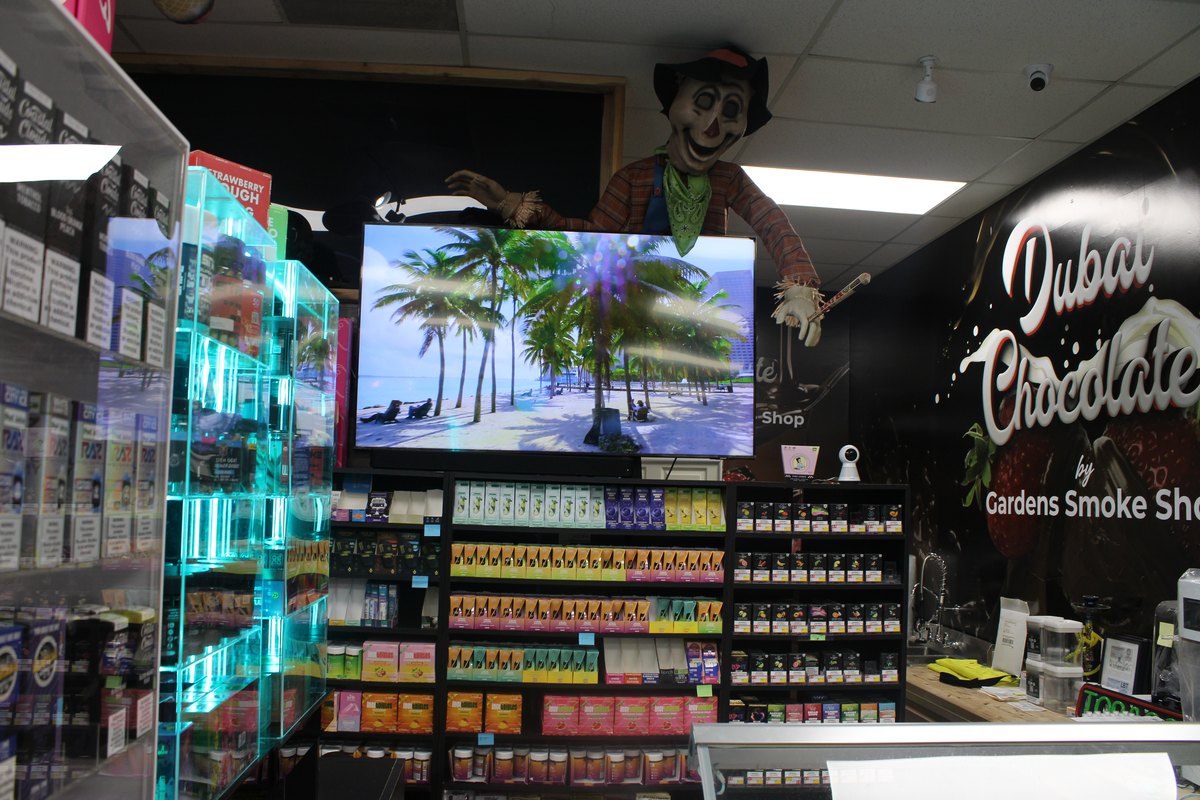 Gardens Smoke Shop interior photo 26