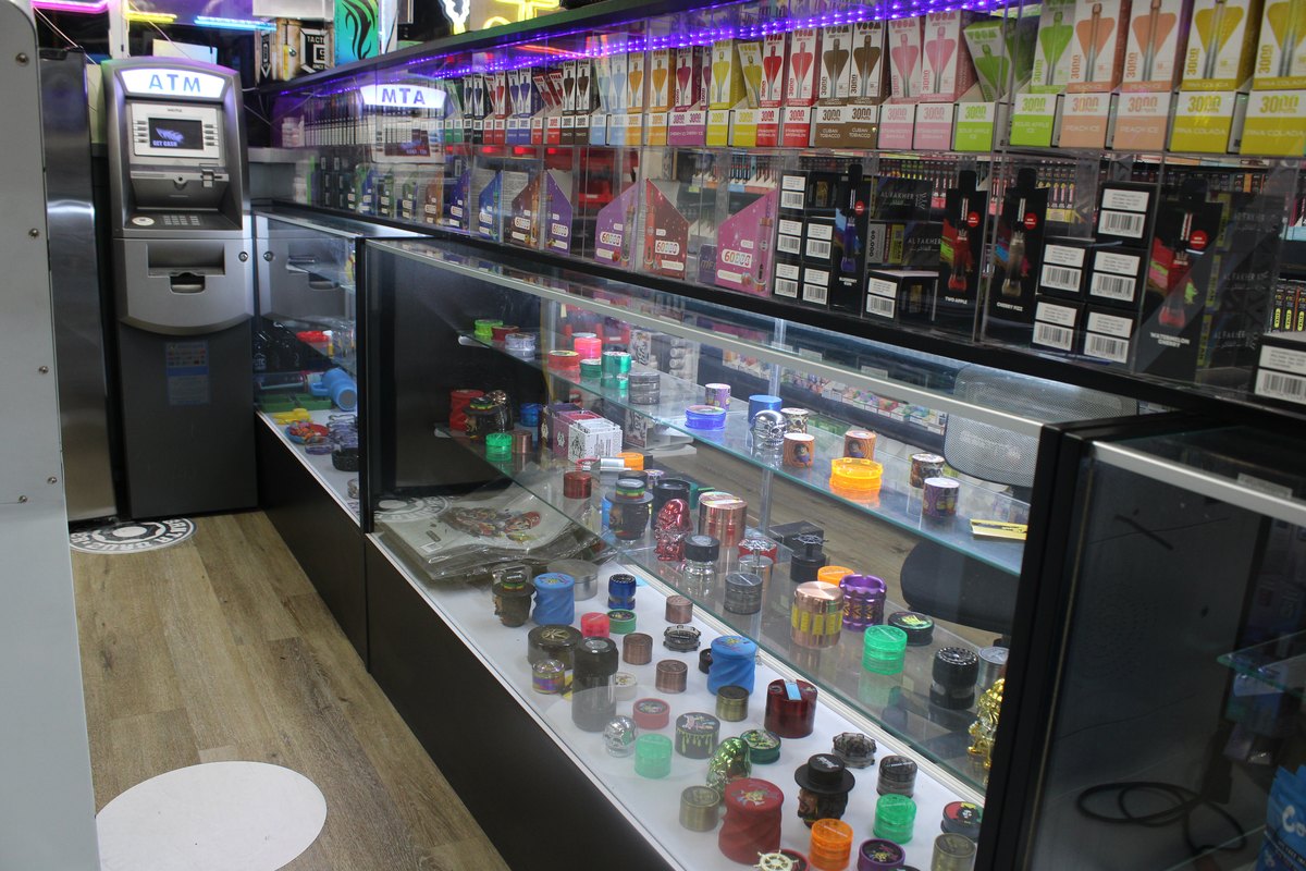 Gardens Smoke Shop interior photo 28