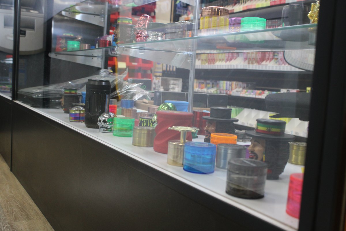 Gardens Smoke Shop interior photo 30