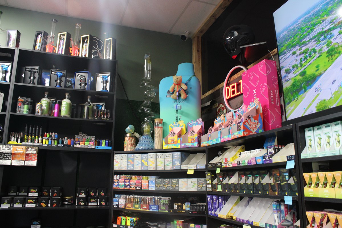 Gardens Smoke Shop interior photo 35