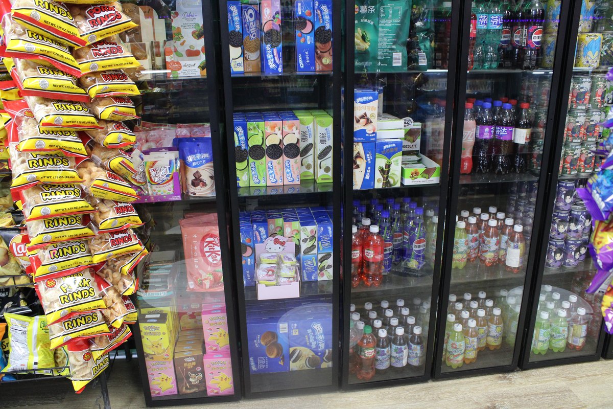 Gardens Smoke Shop interior photo 38