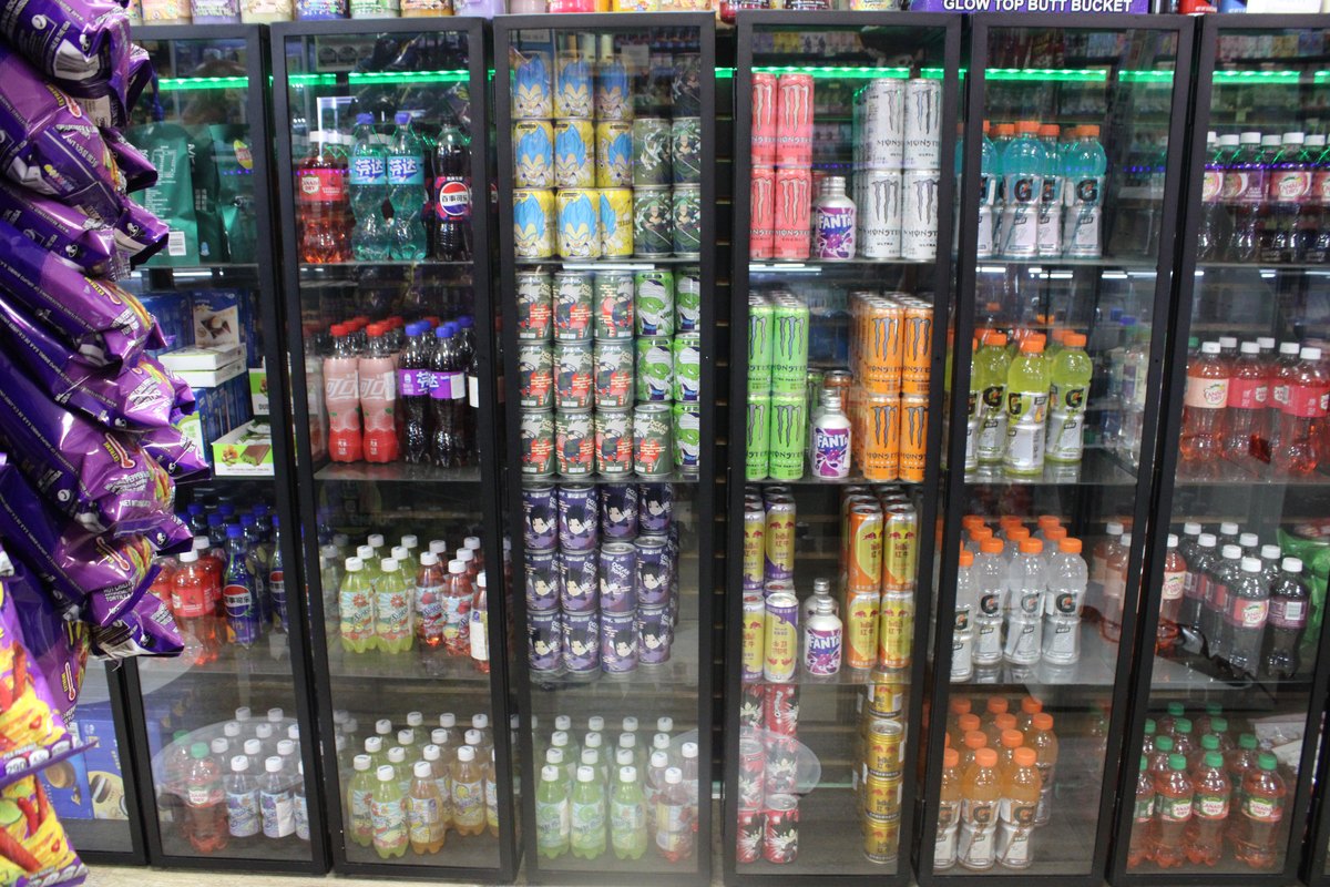 Gardens Smoke Shop interior photo 39