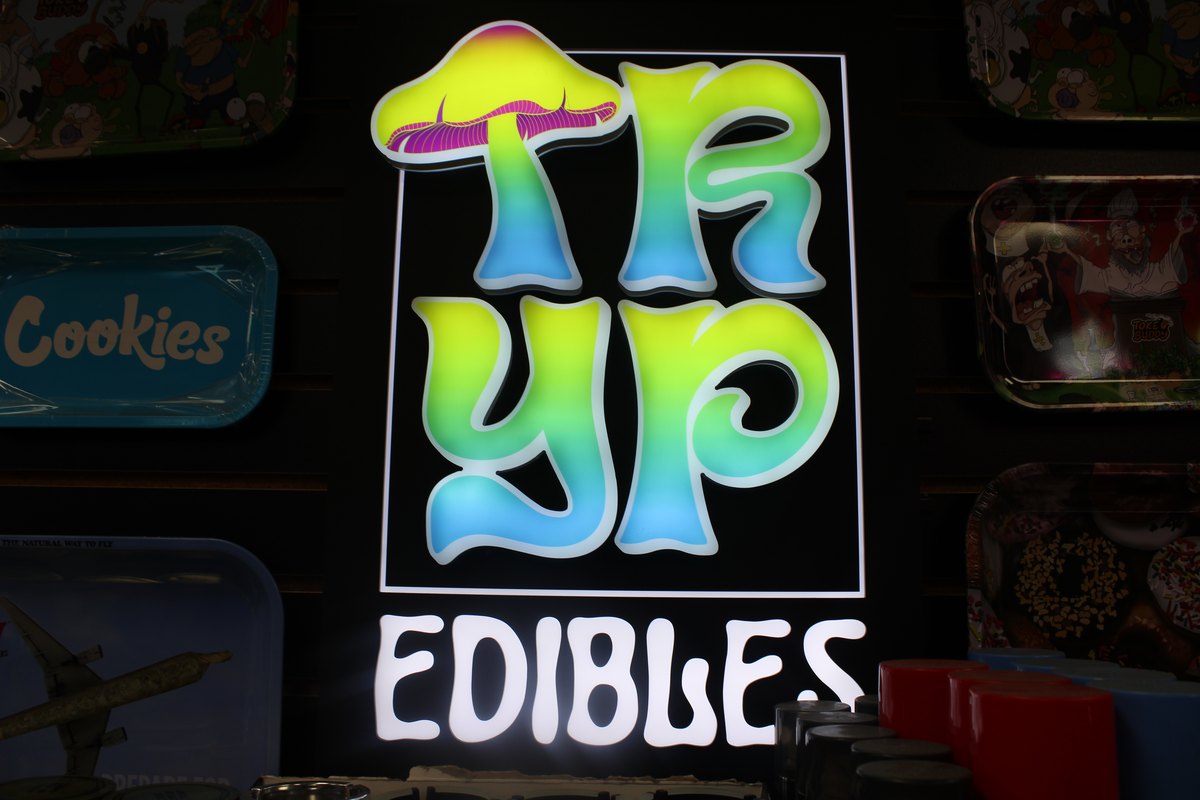 Gardens Smoke Shop interior photo 43