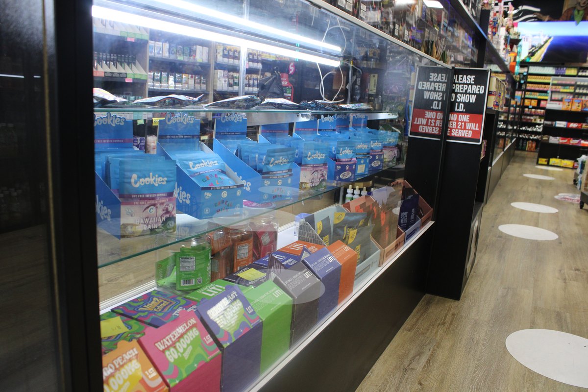 Gardens Smoke Shop interior photo 44