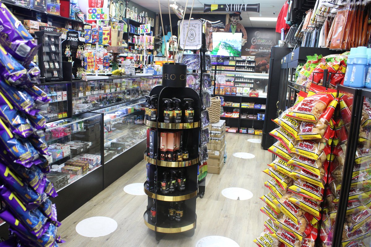 Gardens Smoke Shop interior photo 48