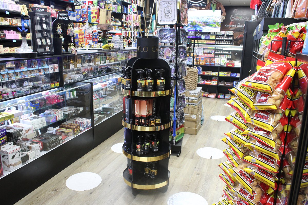 Gardens Smoke Shop interior photo 49