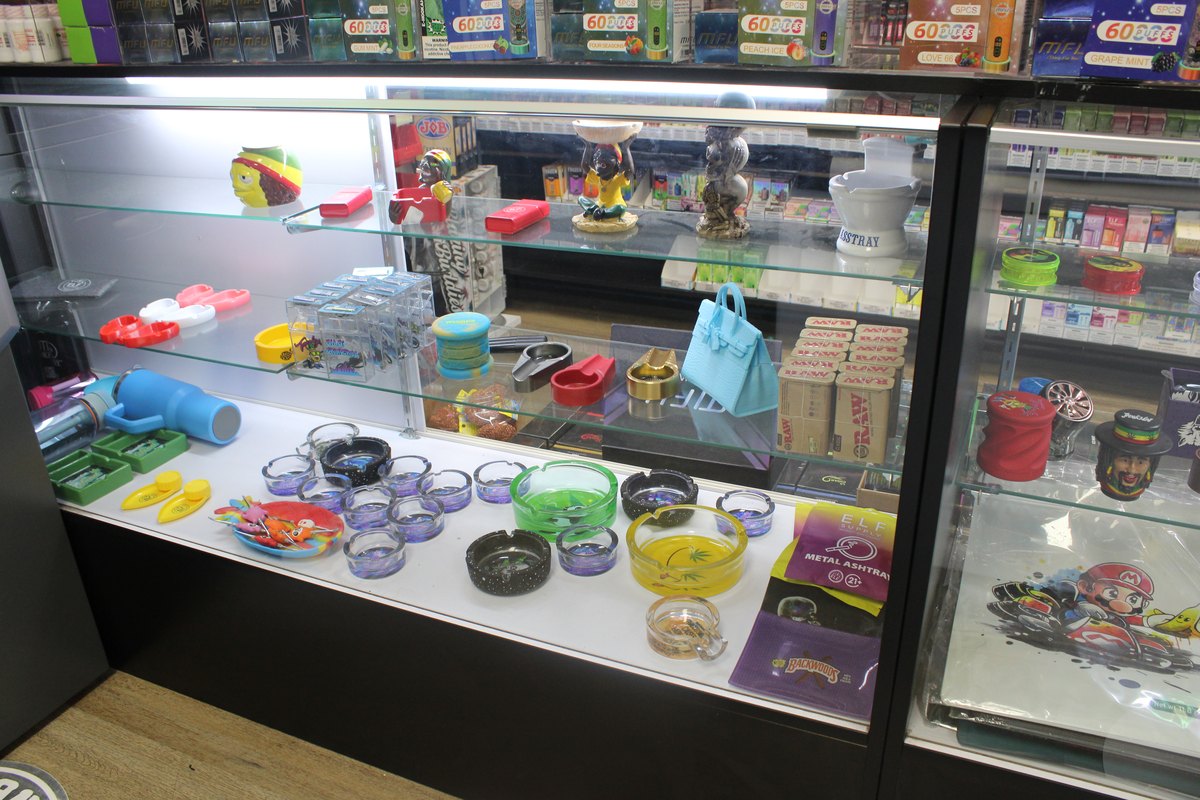 Gardens Smoke Shop interior photo 50