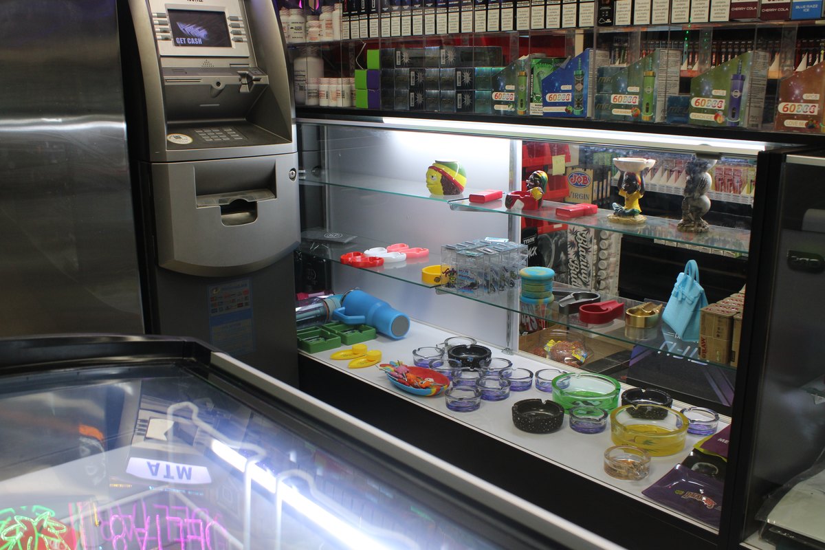 Gardens Smoke Shop interior photo 51