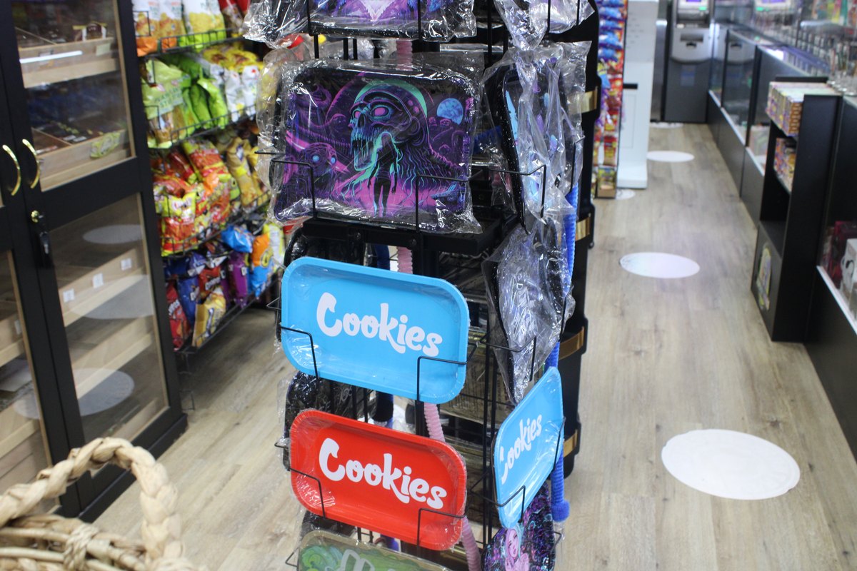 Gardens Smoke Shop interior photo 52