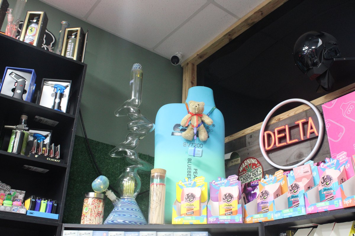 Gardens Smoke Shop interior photo 55