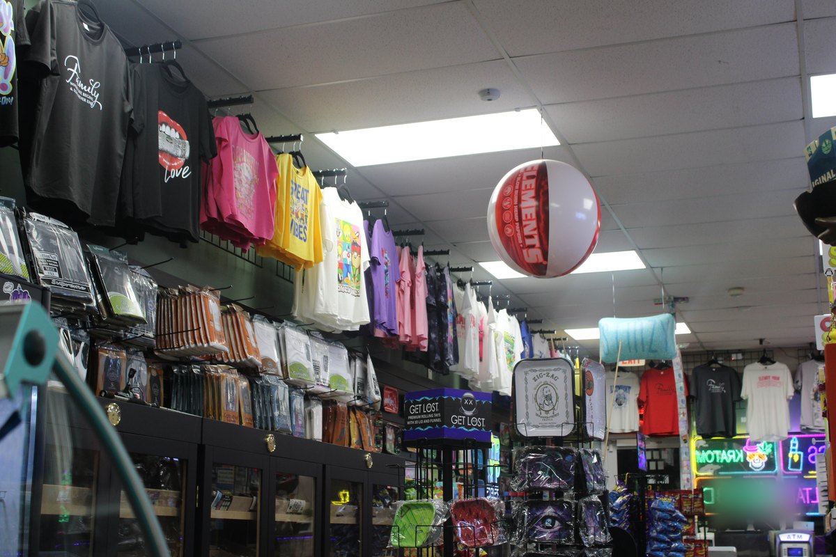 Gardens Smoke Shop interior photo 57