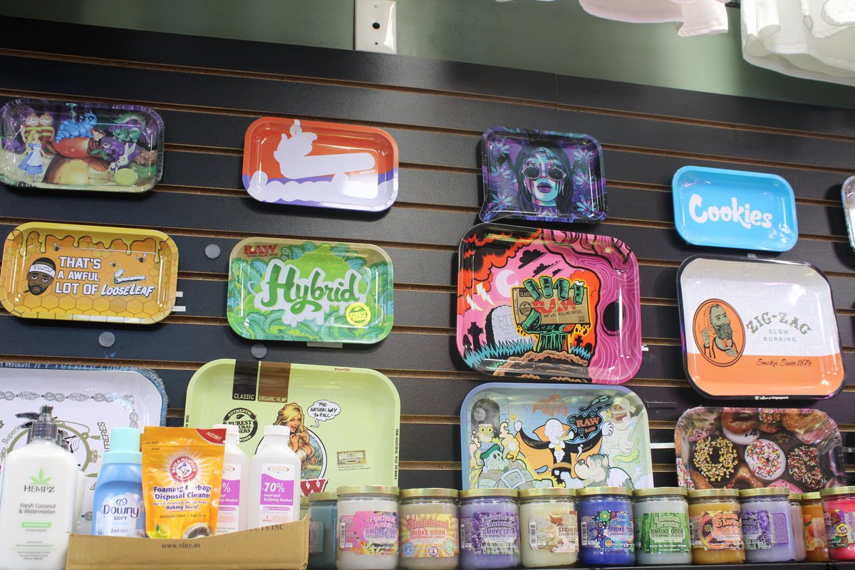 Gardens Smoke Shop interior photo 59