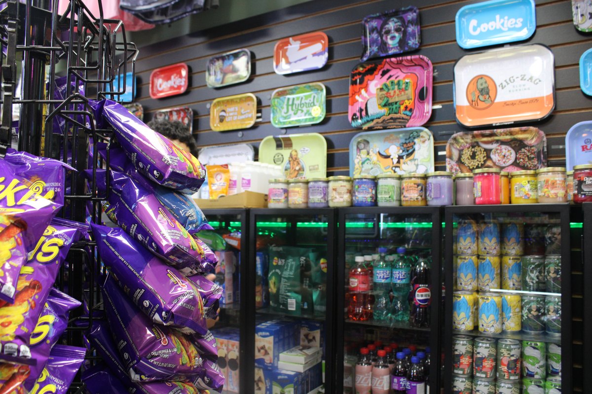 Gardens Smoke Shop interior photo 61